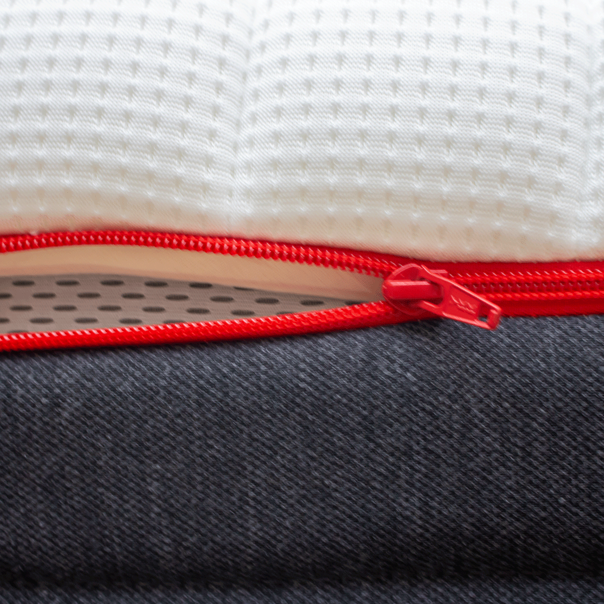 This image shows the zipper and interior of the smart electric mattress